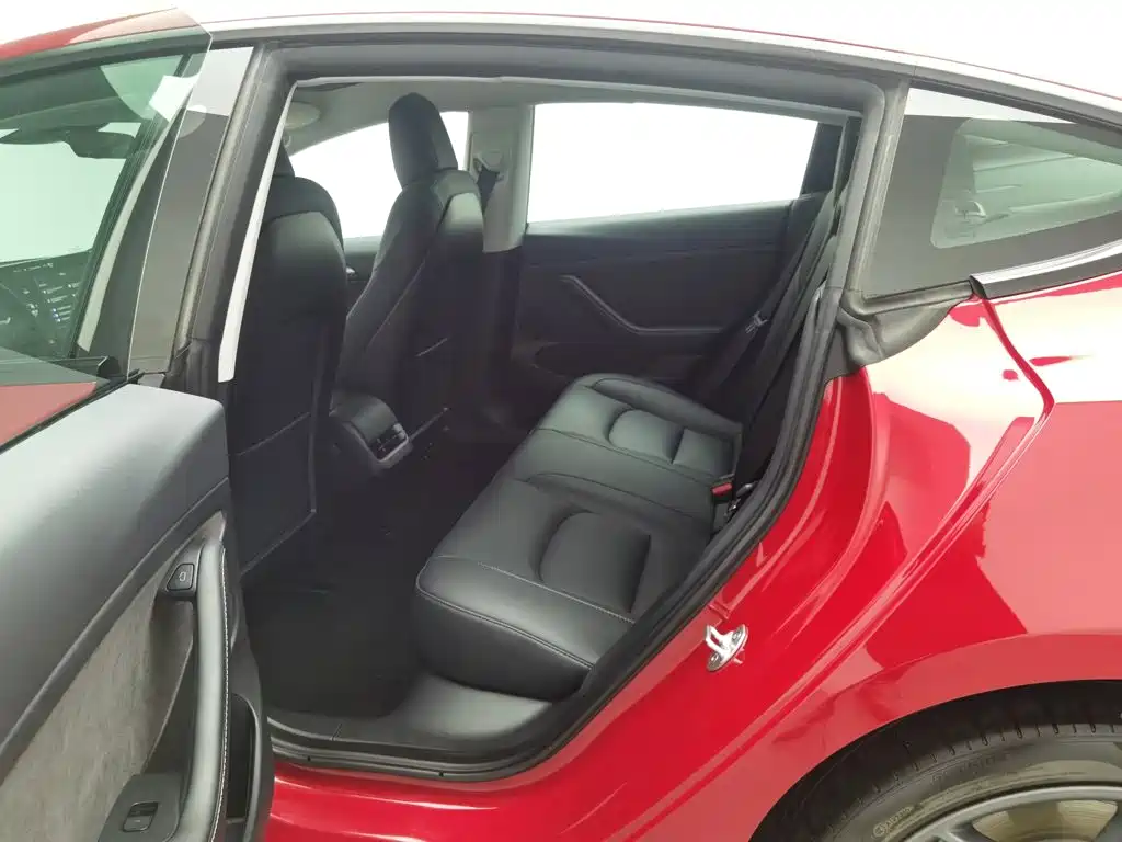 Tesla Model 3 — миниатюра 15