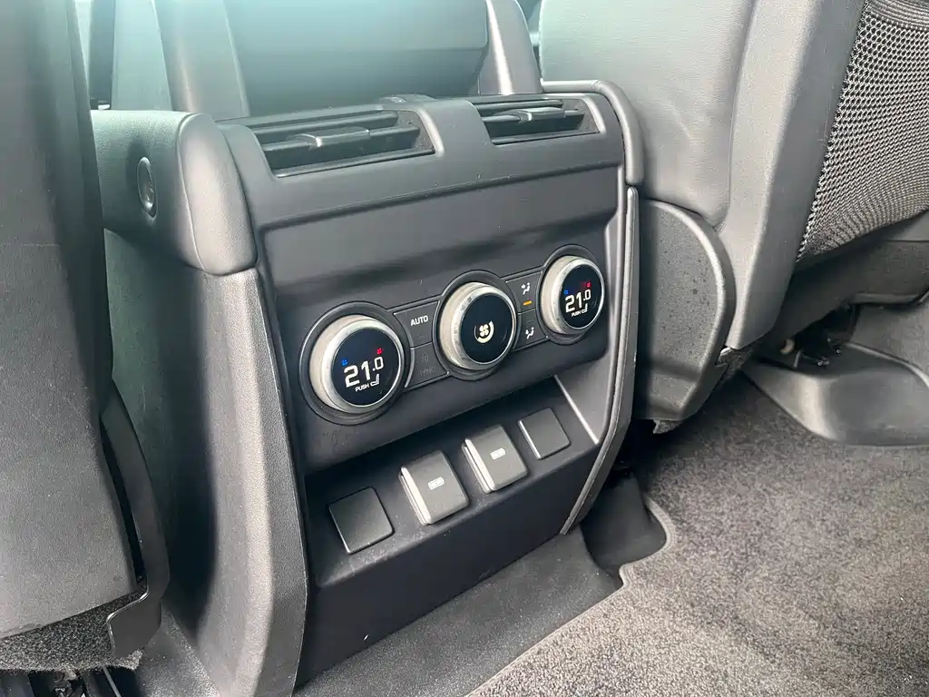 Land Rover Defender — миниатюра 10