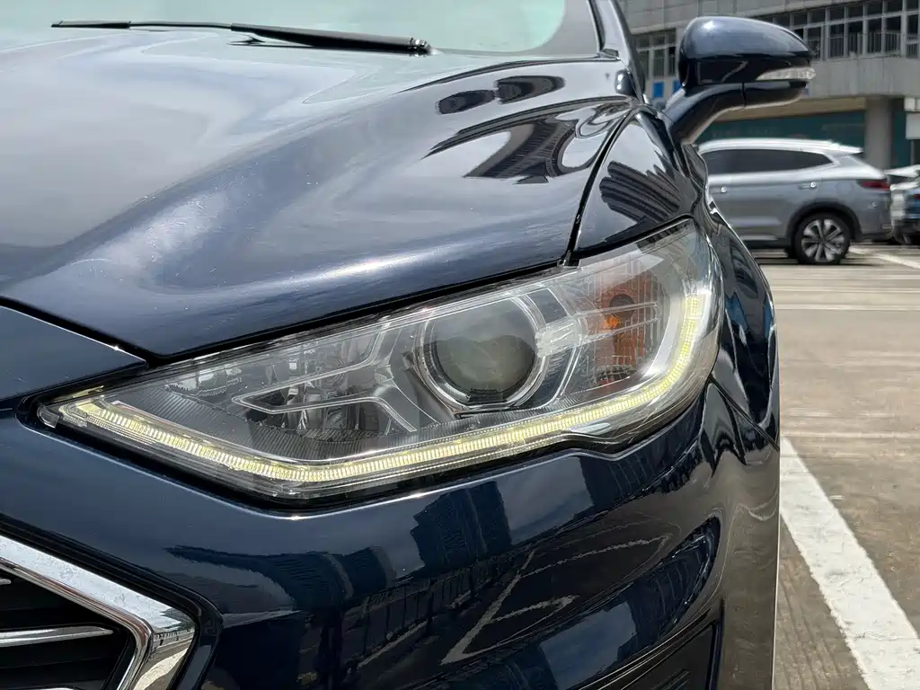 Ford Mondeo — миниатюра 8