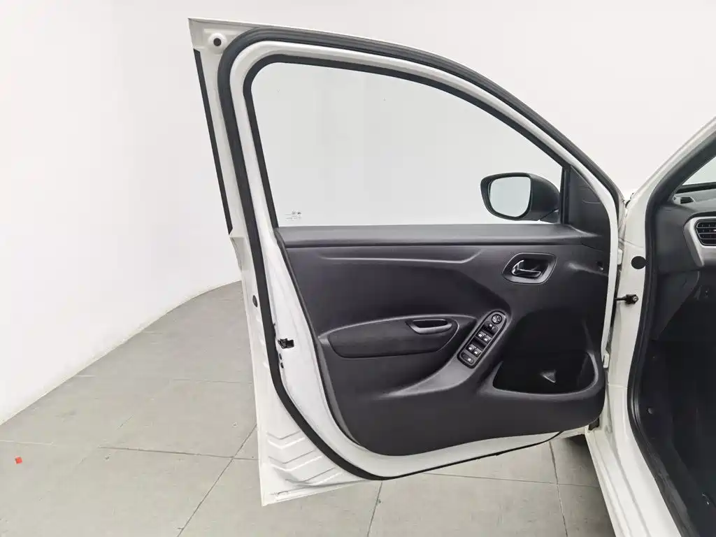 Citroen Elysee — миниатюра 8