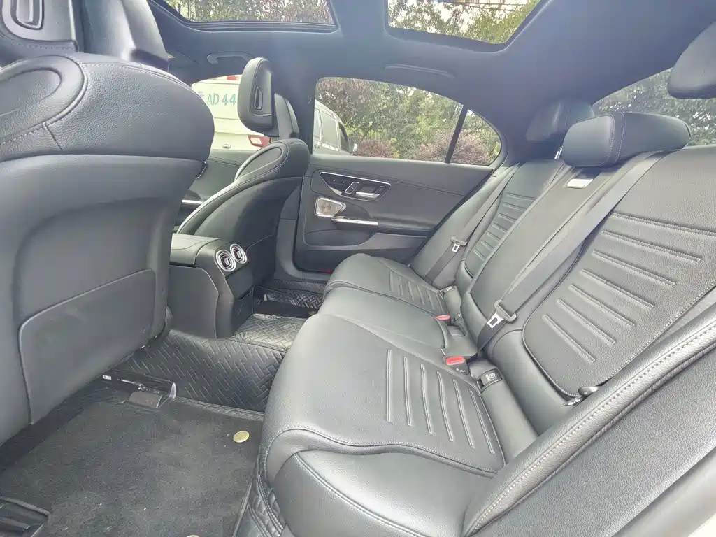 Mercedes-Benz C-Class — миниатюра 6
