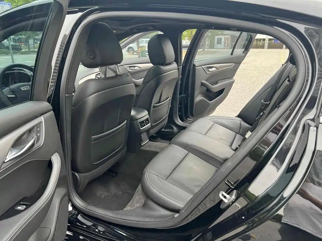 Cadillac CT5 — миниатюра 6