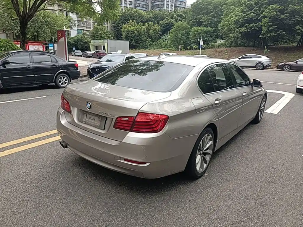 BMW 5 Series — миниатюра 7
