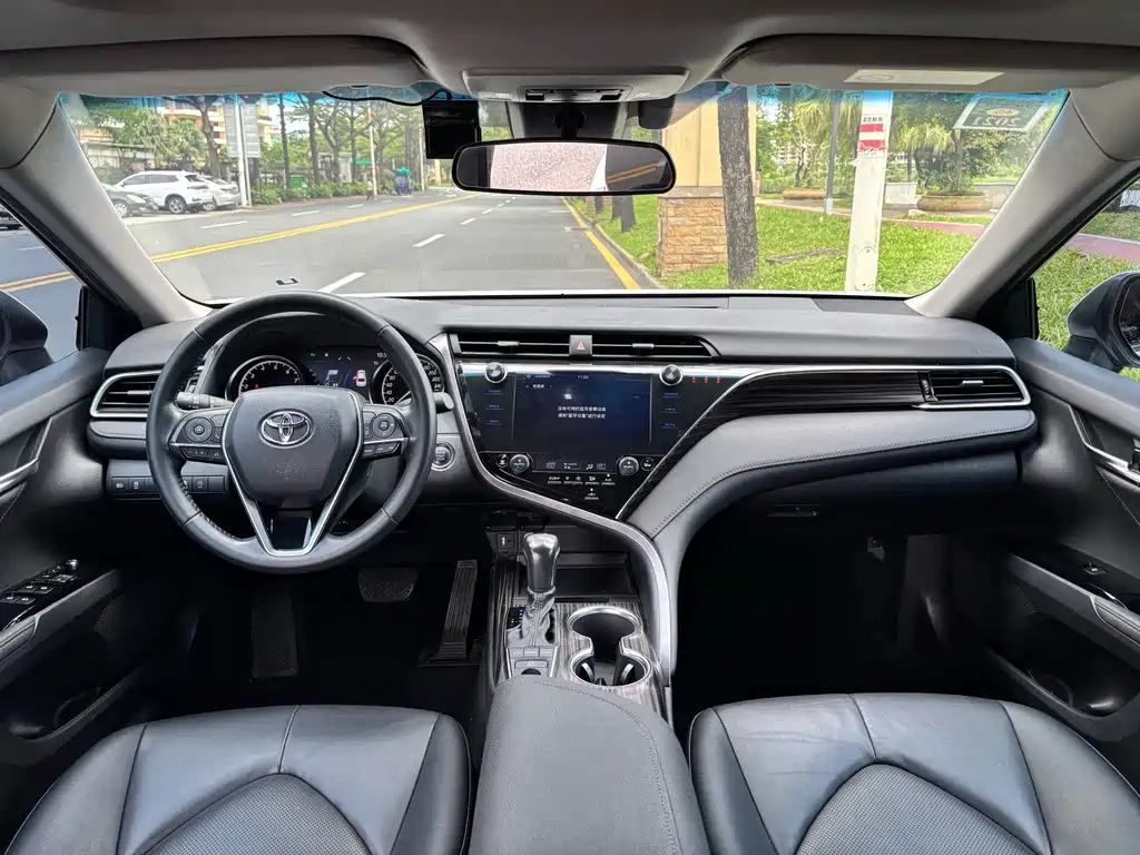 Toyota Camry — миниатюра 2