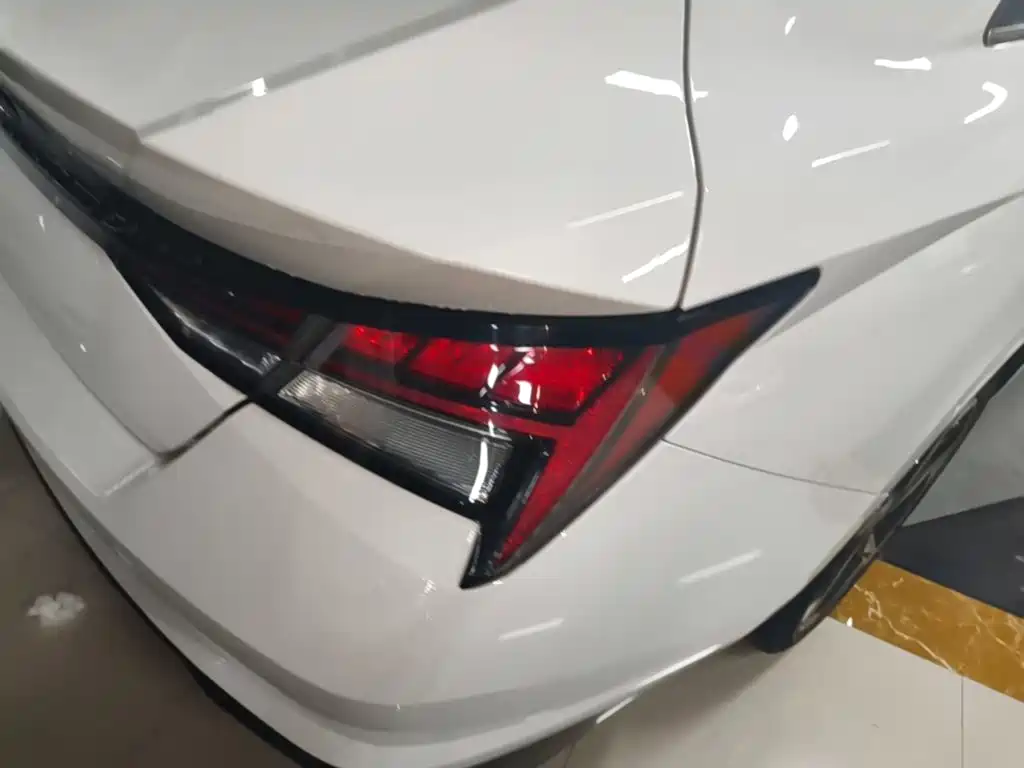 Hyundai Elantra — миниатюра 8