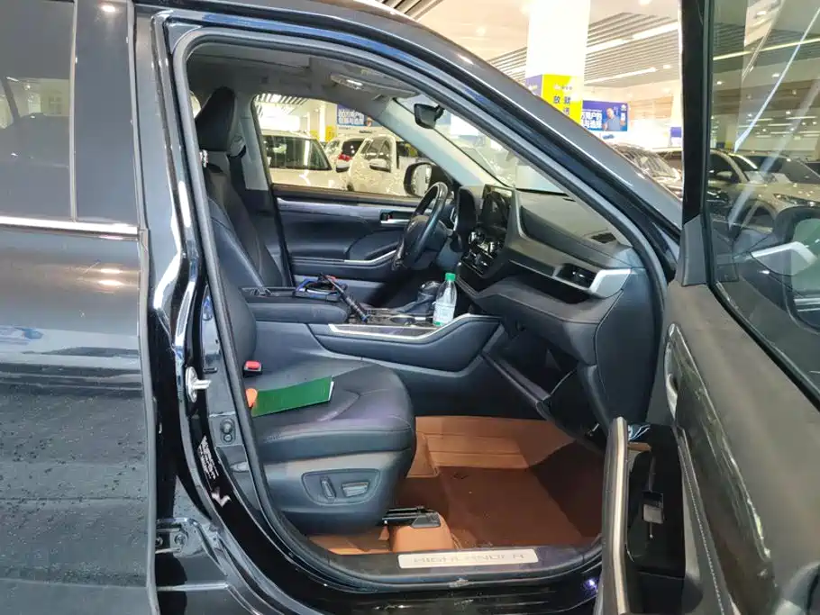 Toyota Highlander 2024 2.5L Luxury 7 мест