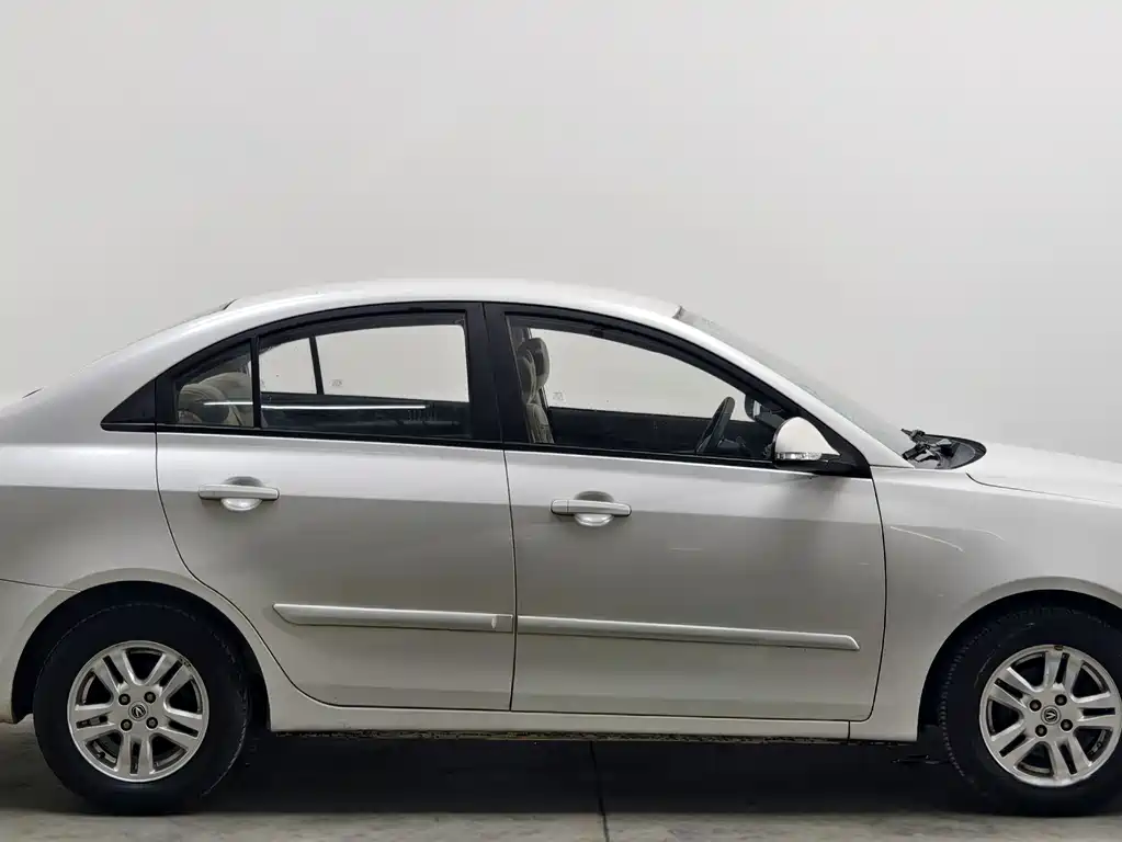 Changan V5 — миниатюра 8