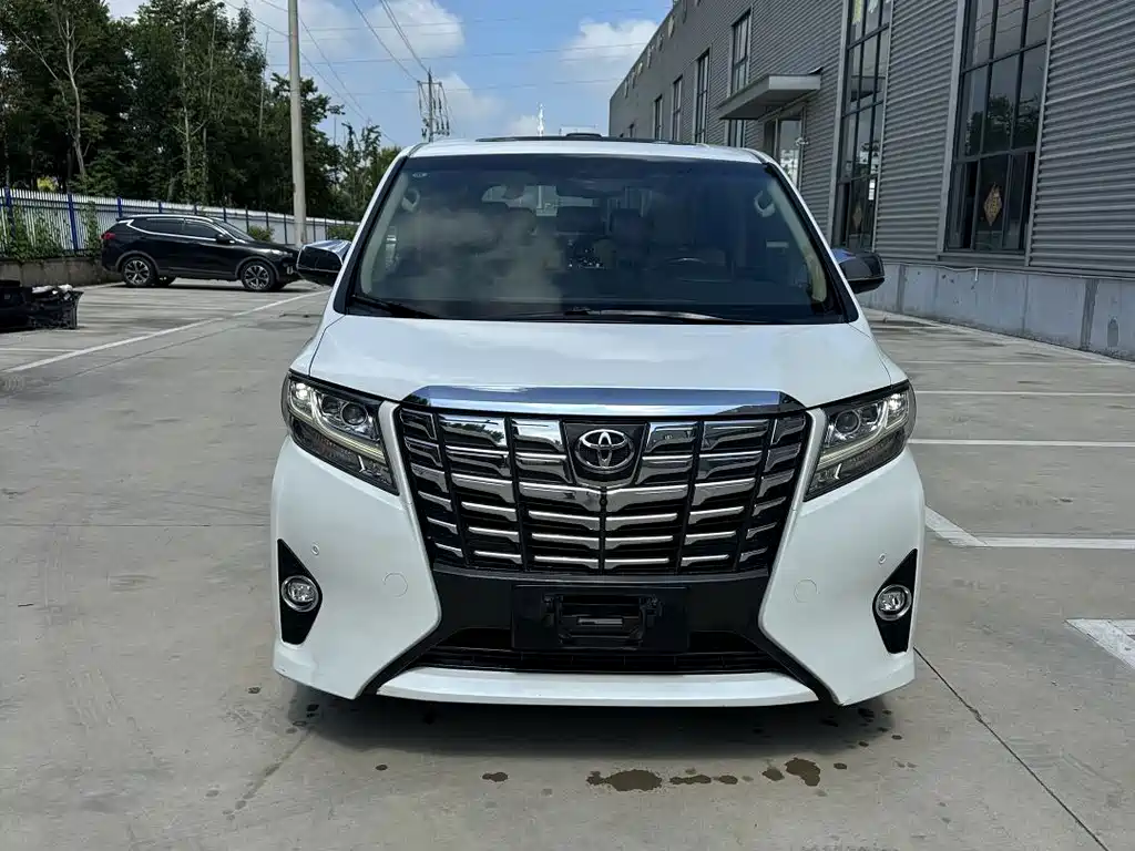Toyota Alphard — миниатюра 3