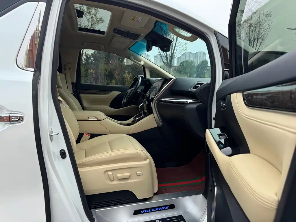 Toyota Vellfire — миниатюра 8