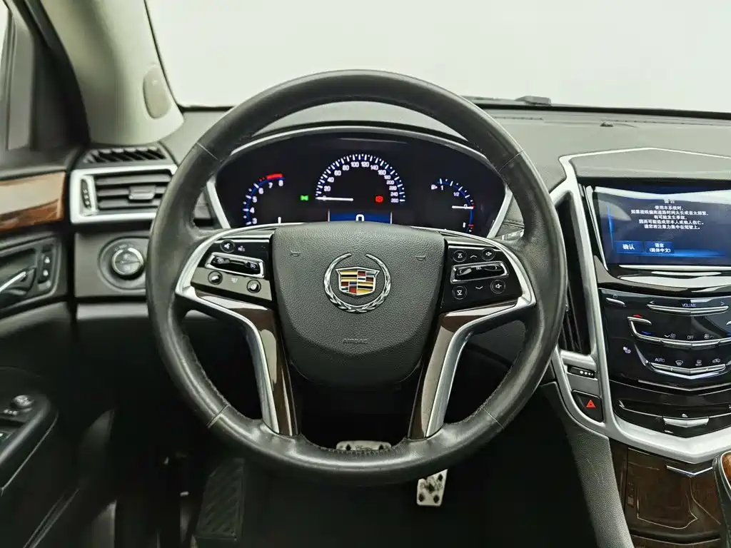 Cadillac SRX — миниатюра 11