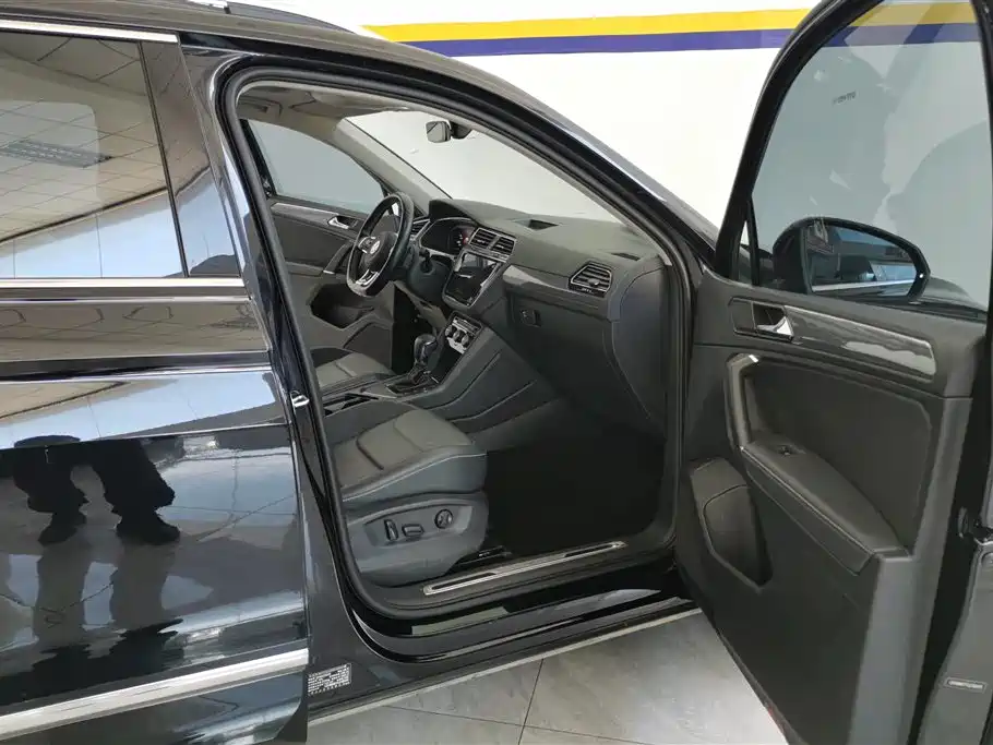Volkswagen Tiguan L L 2021 330TSI AT R-Line