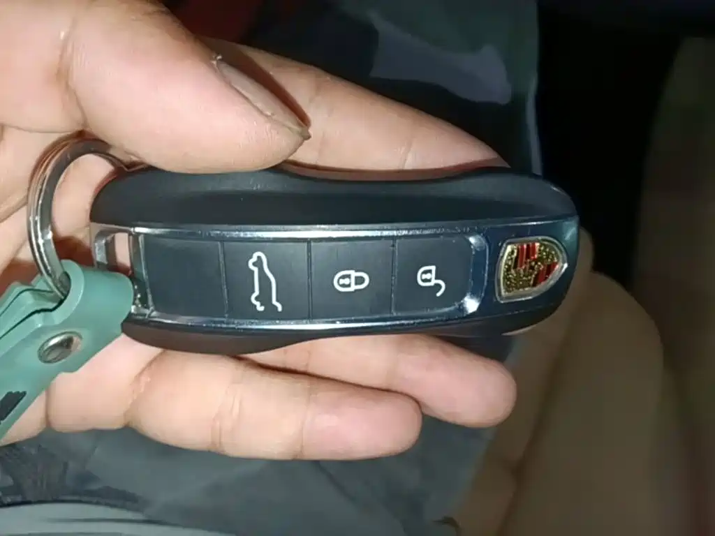 Porsche Cayenne Hybrid — миниатюра 9