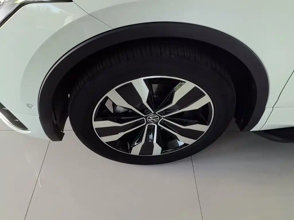 Volkswagen Tiguan L — миниатюра 23