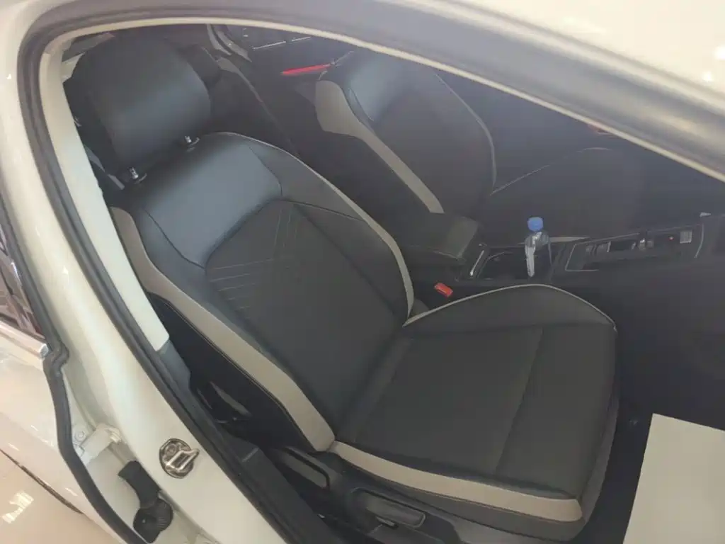 Volkswagen Golf — миниатюра 25