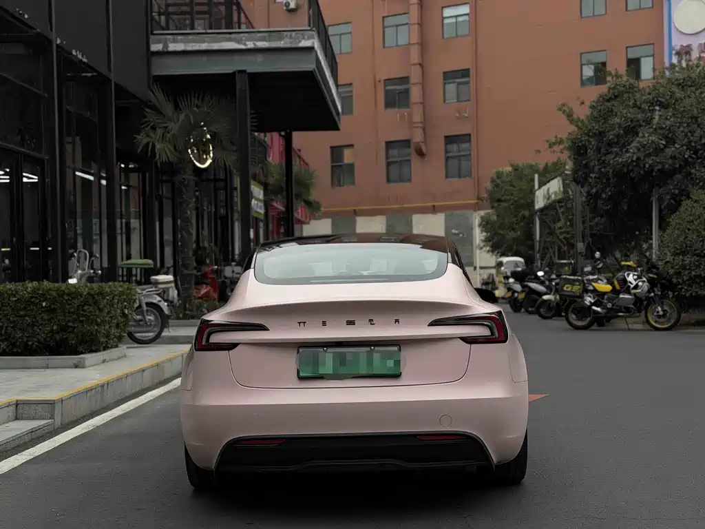 Tesla Model 3 — миниатюра 8