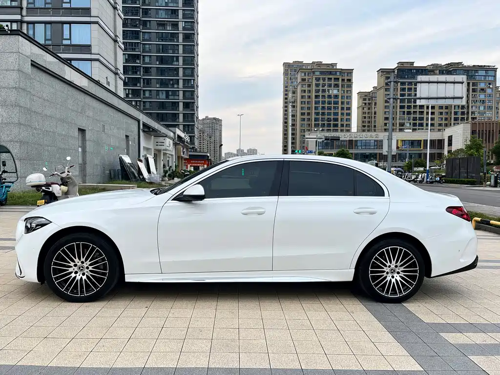 Mercedes-Benz C-Class — миниатюра 16