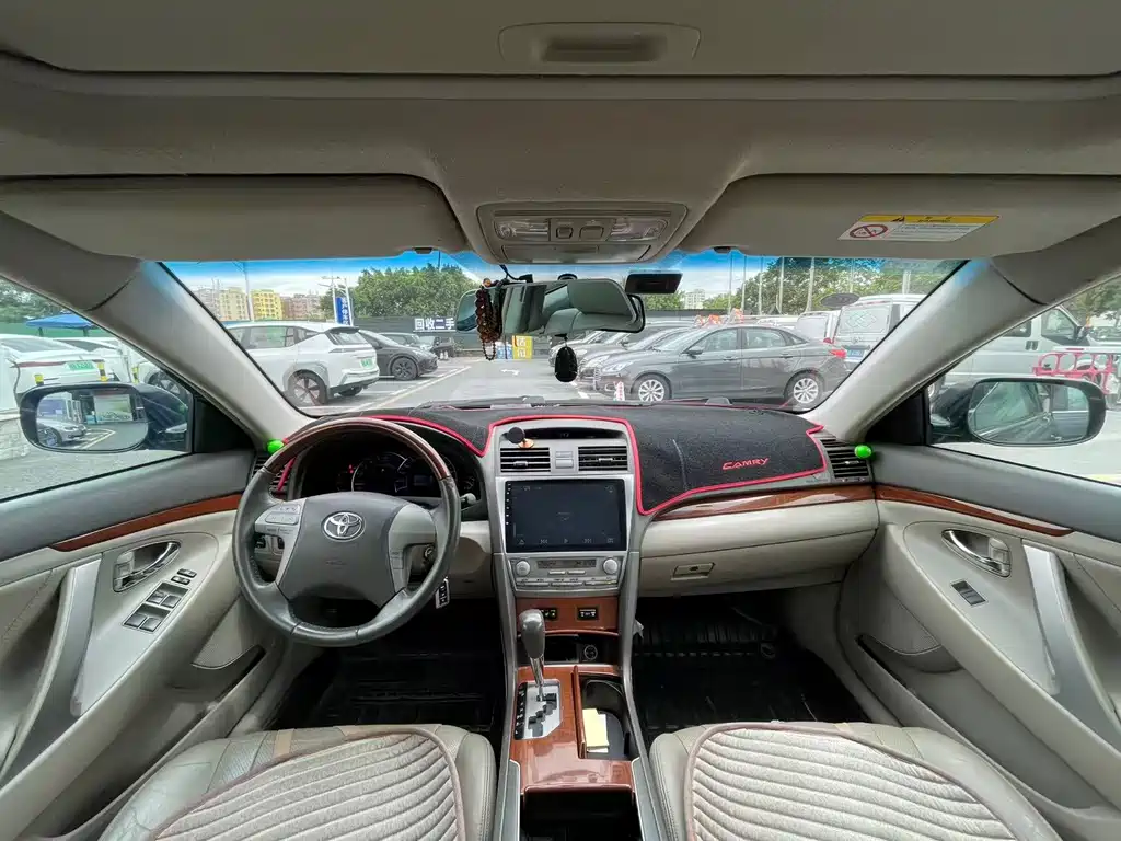 Toyota Camry — миниатюра 6
