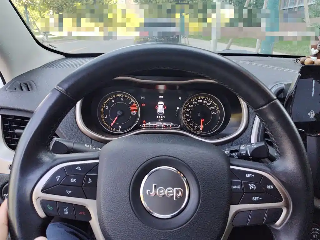 Jeep Cherokee — миниатюра 12