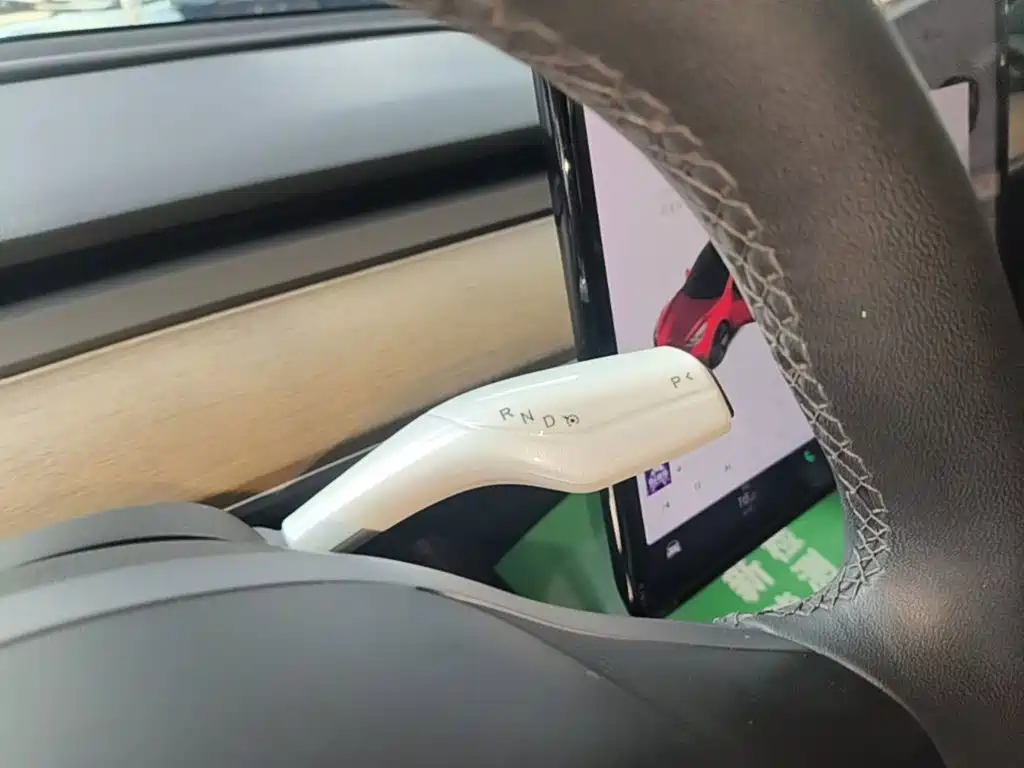 Tesla Model 3 — миниатюра 14