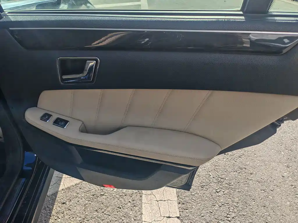 Mercedes-Benz E-Class (Import) — миниатюра 11