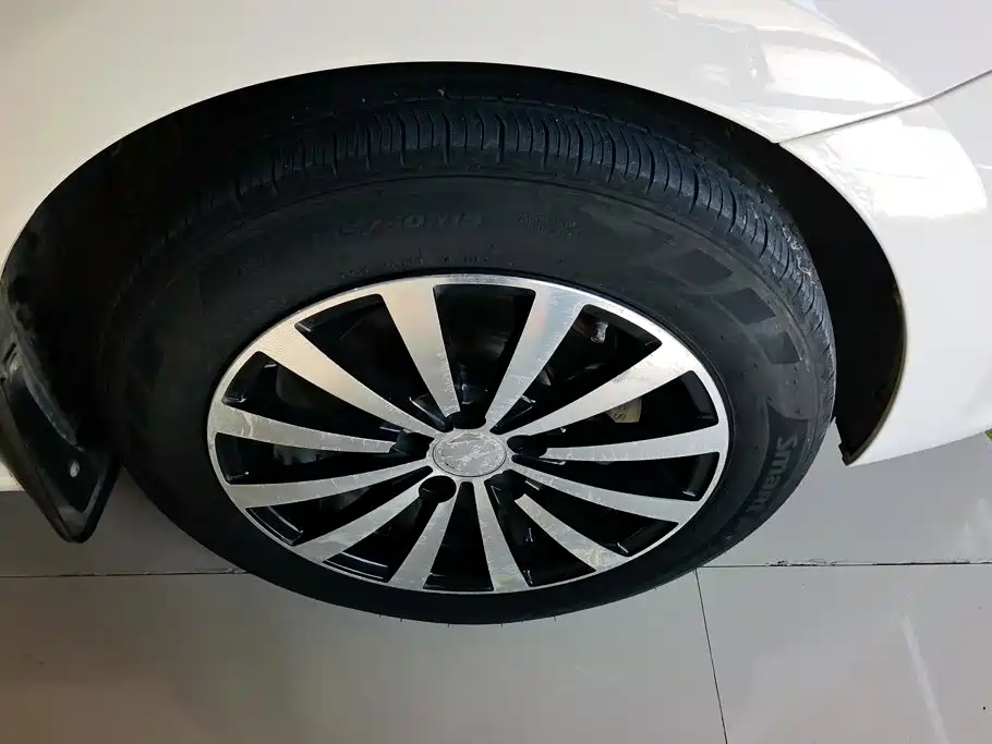 Volkswagen Polo — миниатюра 6