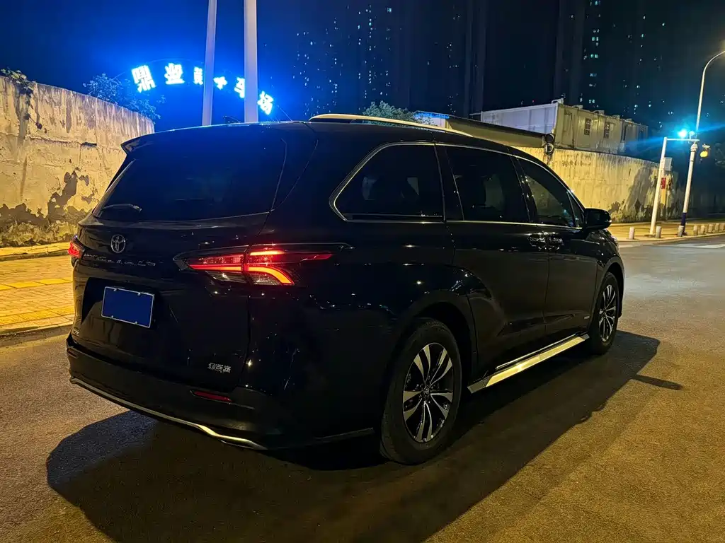 Toyota Granvia — миниатюра 5