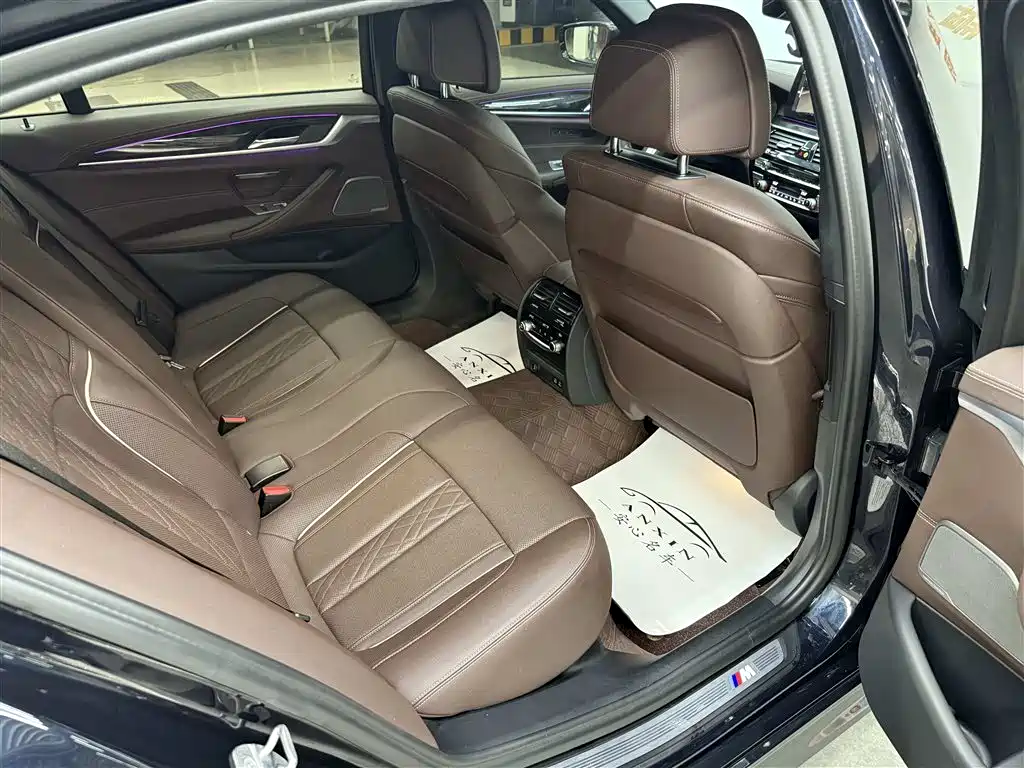 BMW 5 Series — миниатюра 11