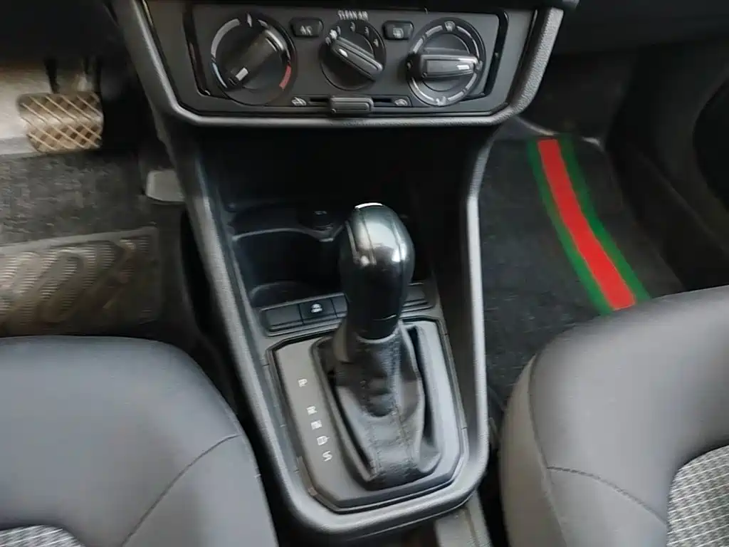 Volkswagen Santana — миниатюра 14