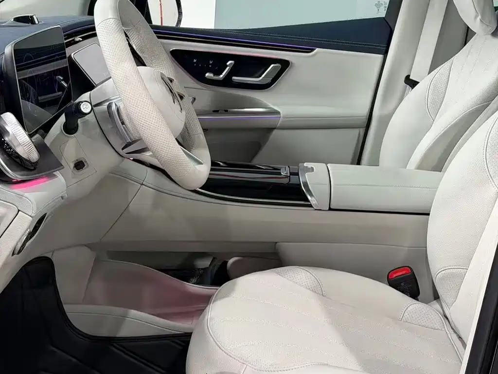 Mercedes-Benz EQE SUV — миниатюра 8