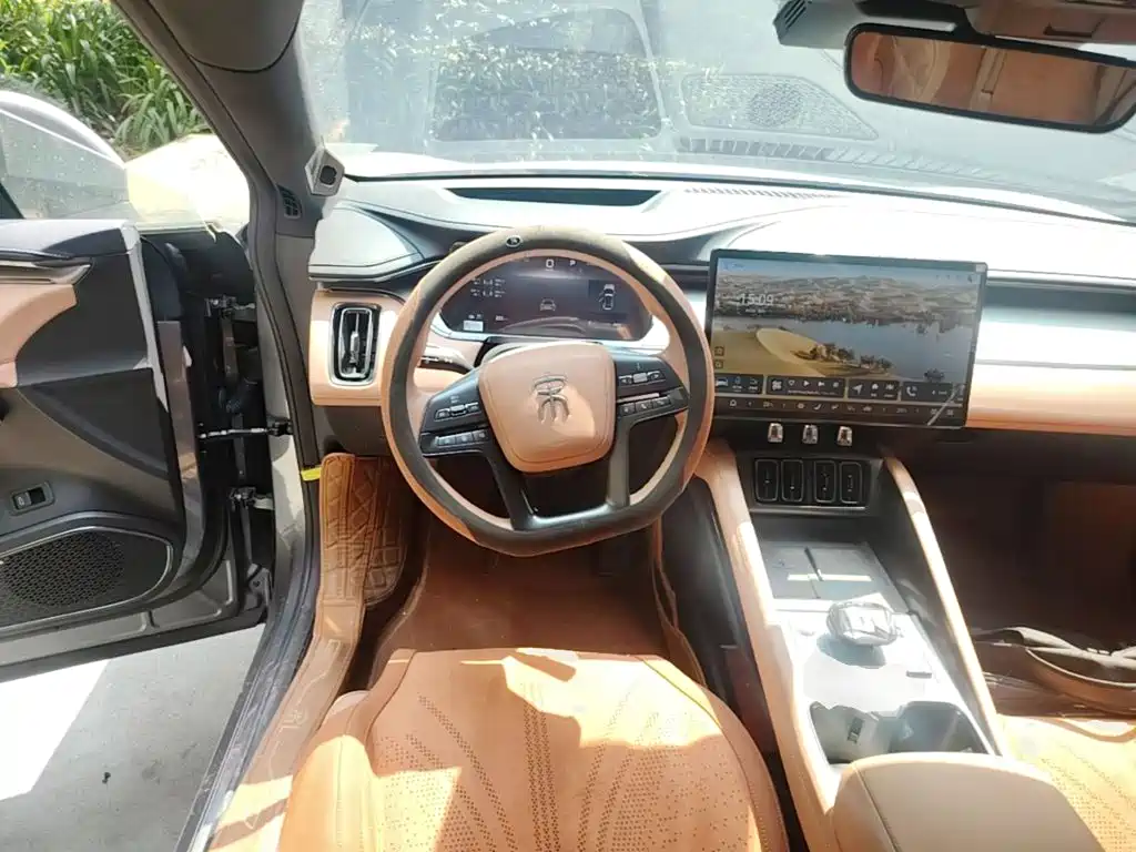 BYD L EV — миниатюра 11