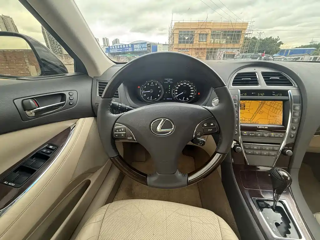 Lexus ES — миниатюра 10