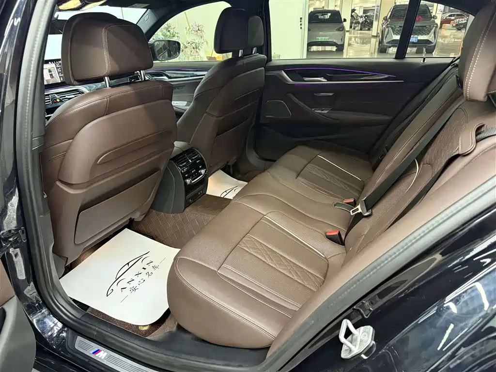 BMW 5 Series — миниатюра 8