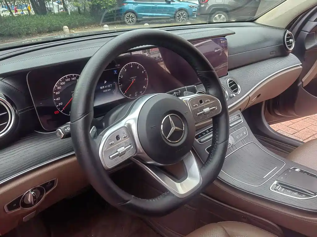 Mercedes-Benz E-Class — миниатюра 8