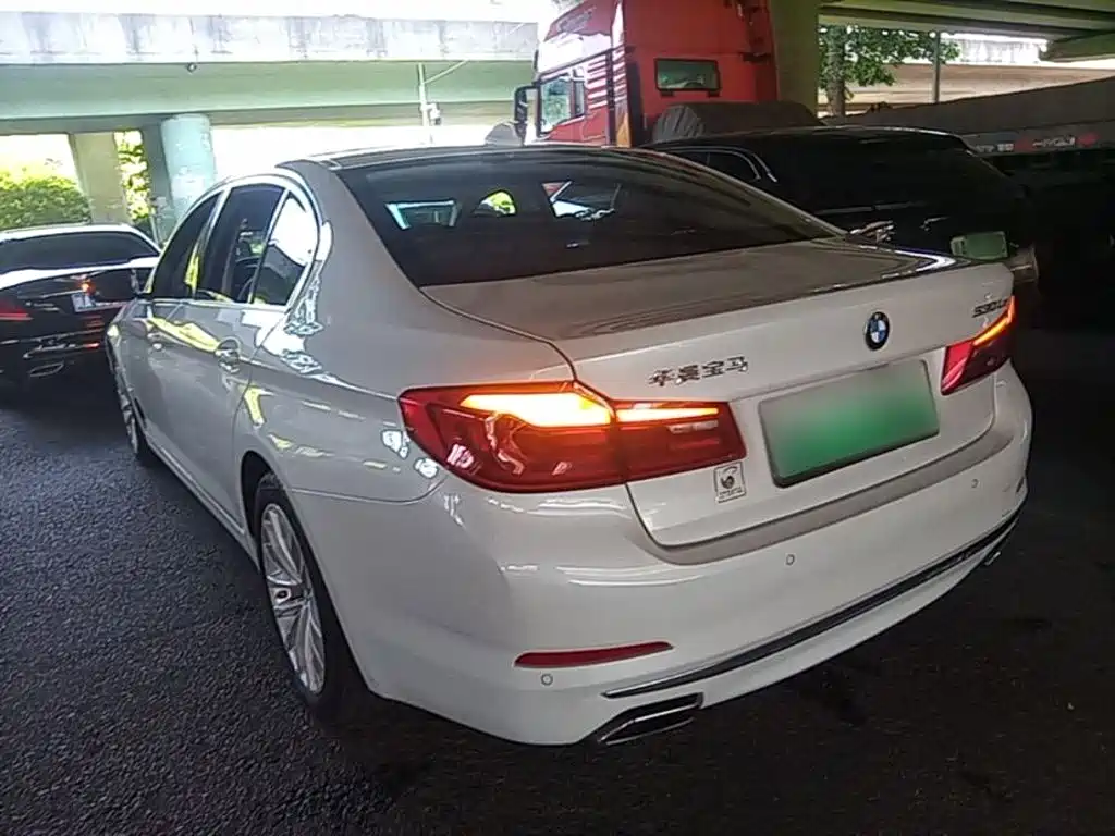 BMW 5 Series New Energy — миниатюра 5