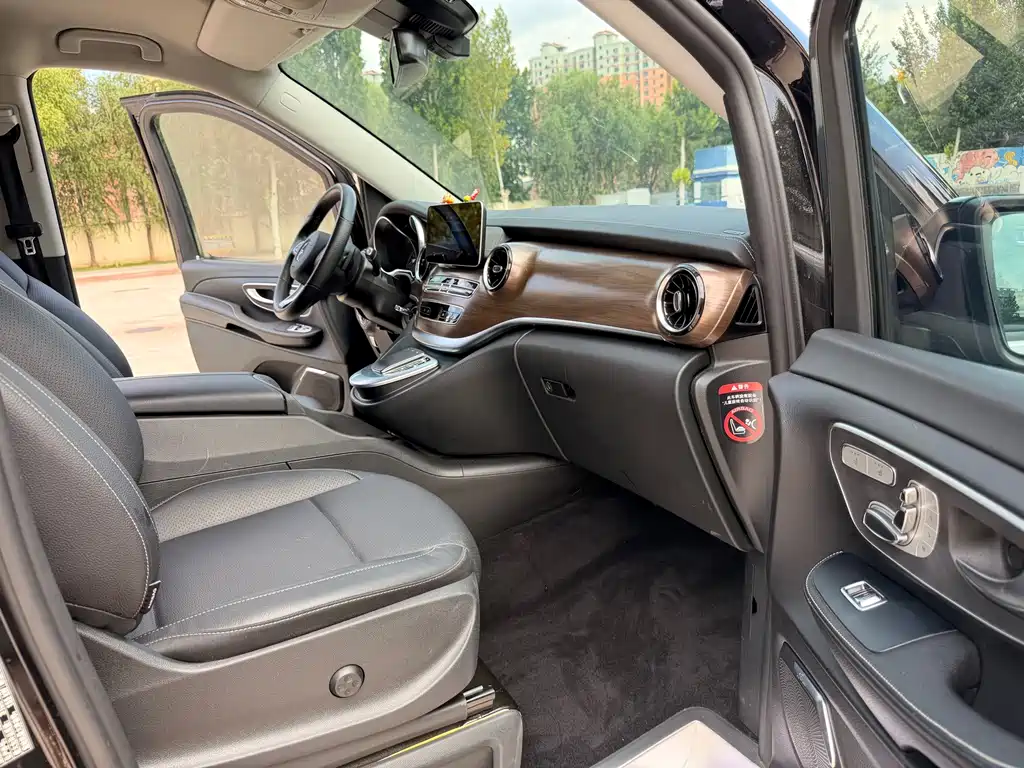 Mercedes-Benz V-Class — миниатюра 11