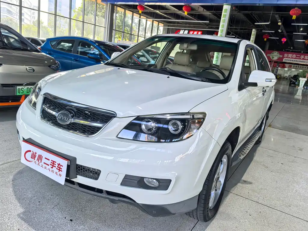 BYD S6