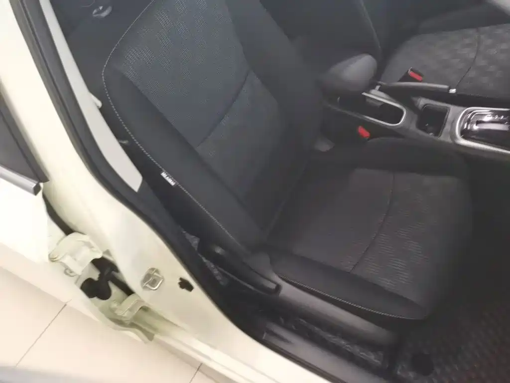 Nissan Tiida — миниатюра 25