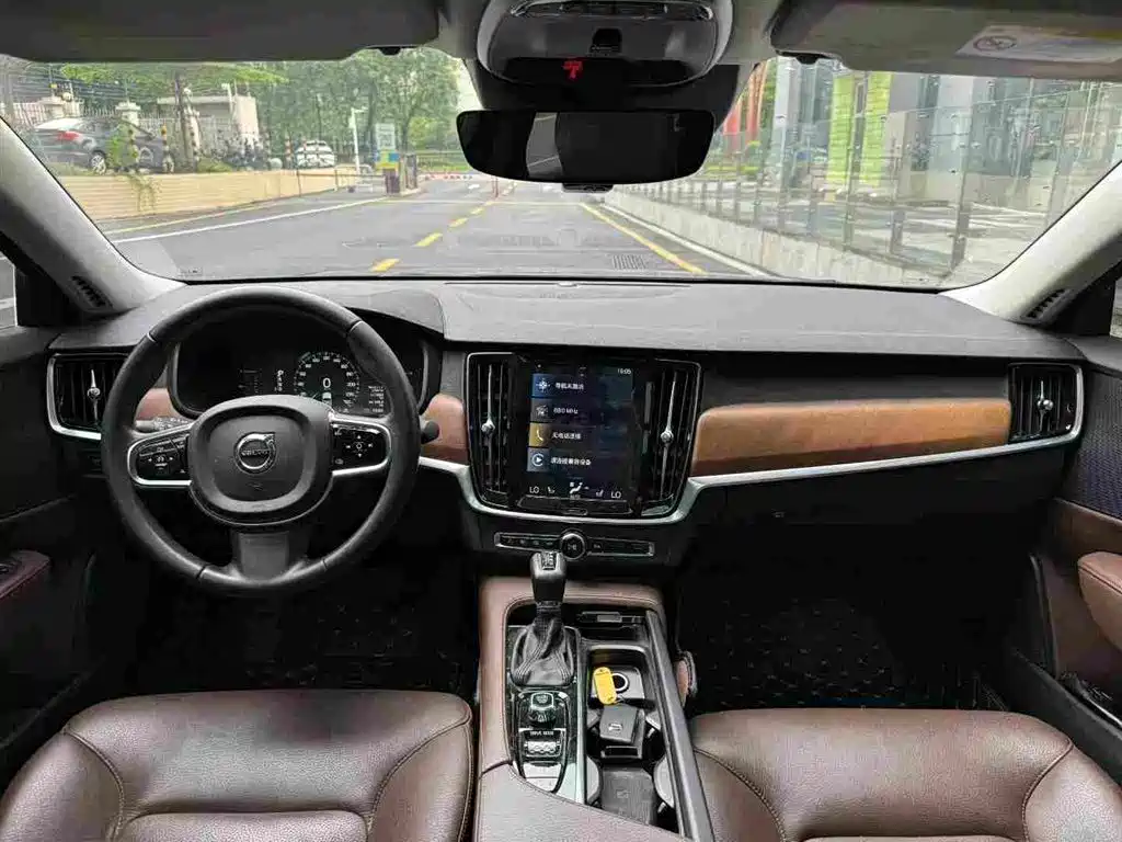Volvo S90 — миниатюра 7