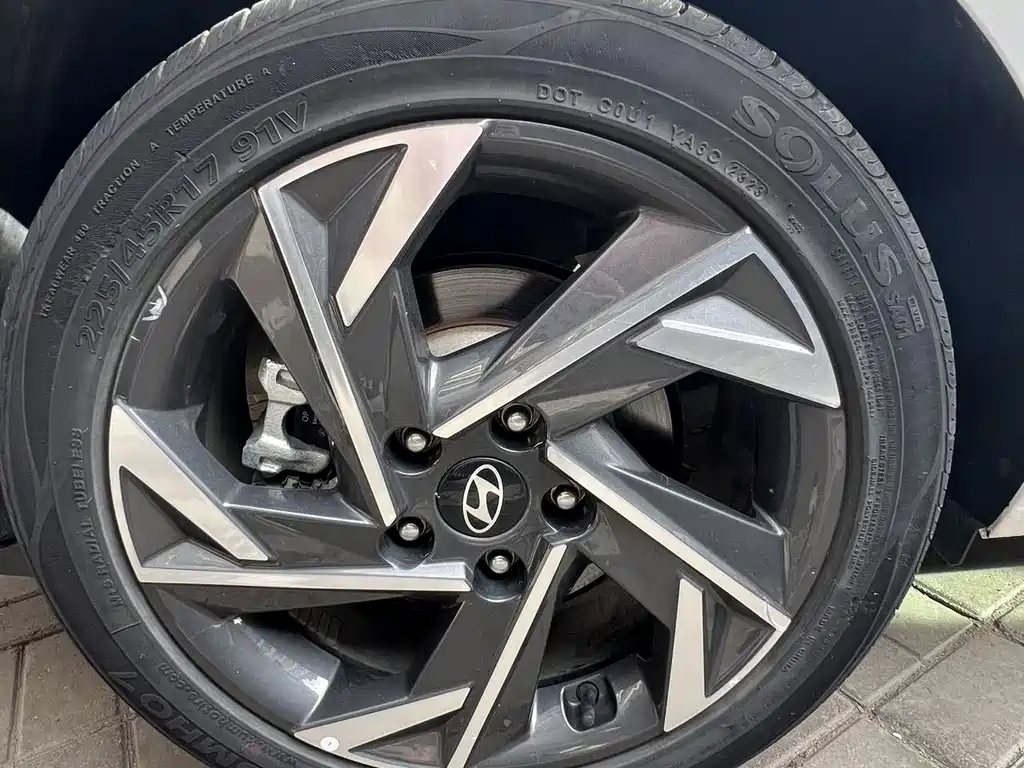 Hyundai Elantra — миниатюра 13