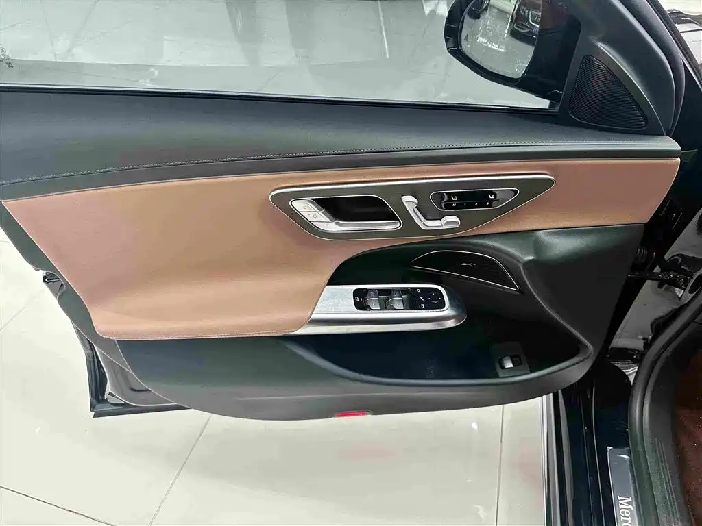 Mercedes-Benz E-Class — миниатюра 6