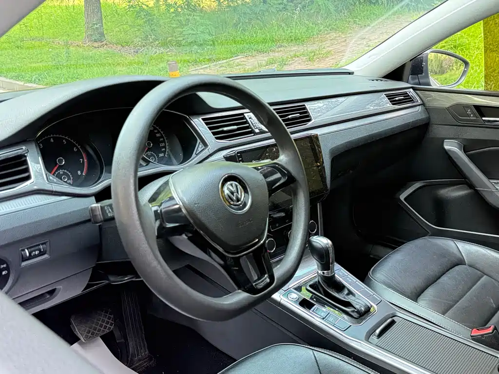 Volkswagen Passat 2017 330TSI DSG