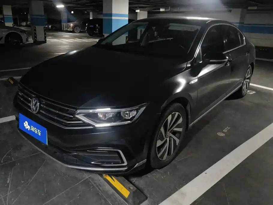 2020 Volkswagen Passat - zdjęcie 1 z 16