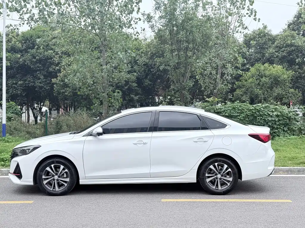 Changan Eado — миниатюра 4