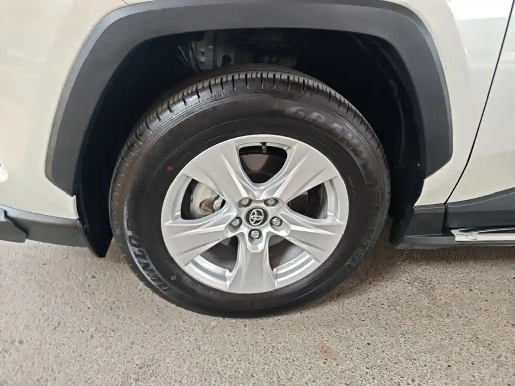 Toyota RAV4 — миниатюра 23