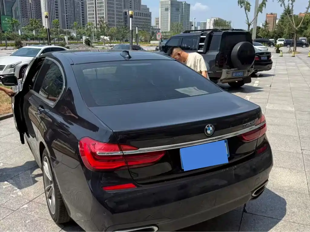 BMW 7 Series — миниатюра 7