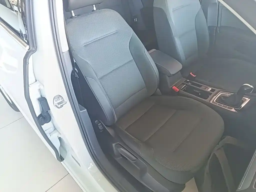 Volkswagen Golf — миниатюра 25