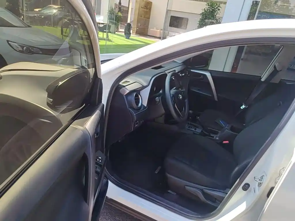Toyota RAV4 — миниатюра 14