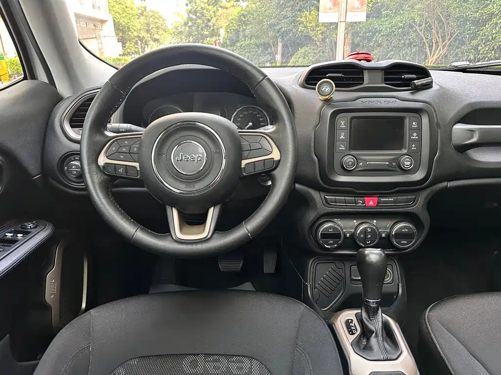 Jeep Renegade — миниатюра 9