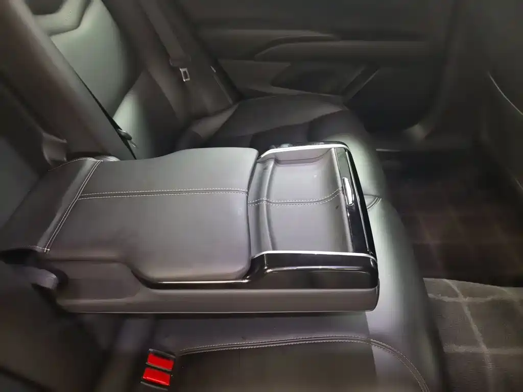 Cadillac XTS — миниатюра 6