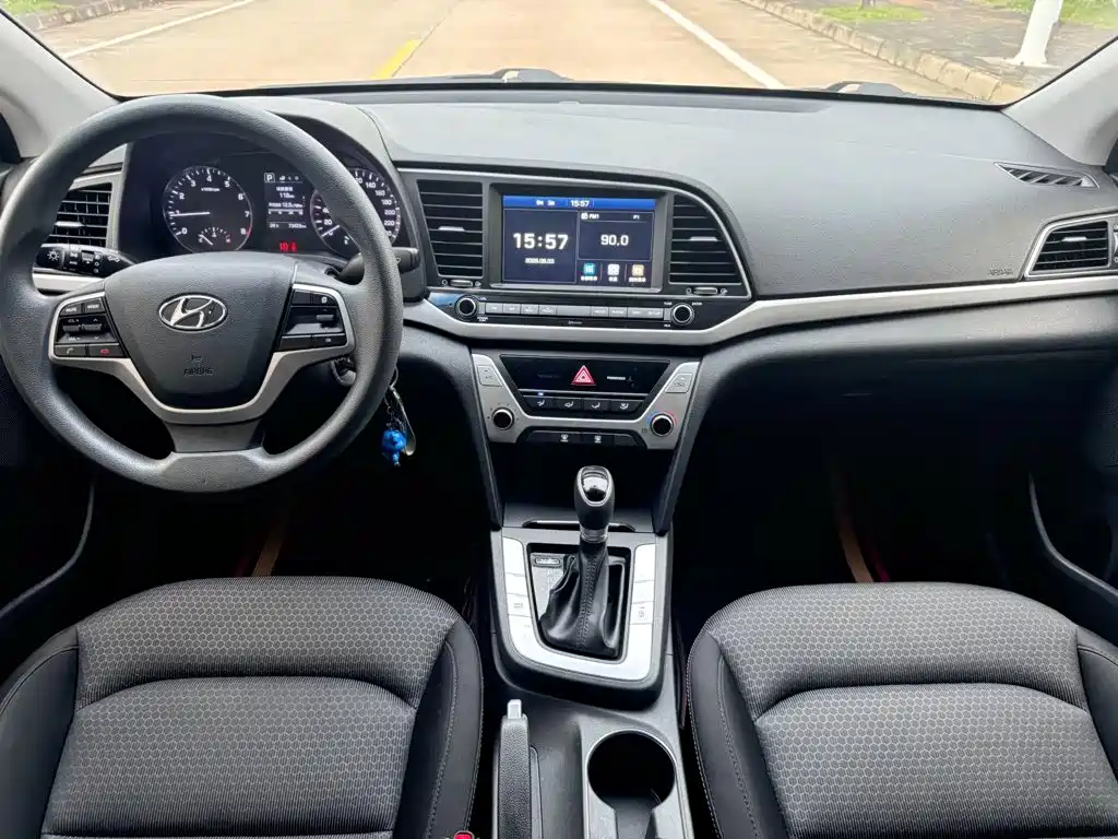 Hyundai Elantra — миниатюра 6